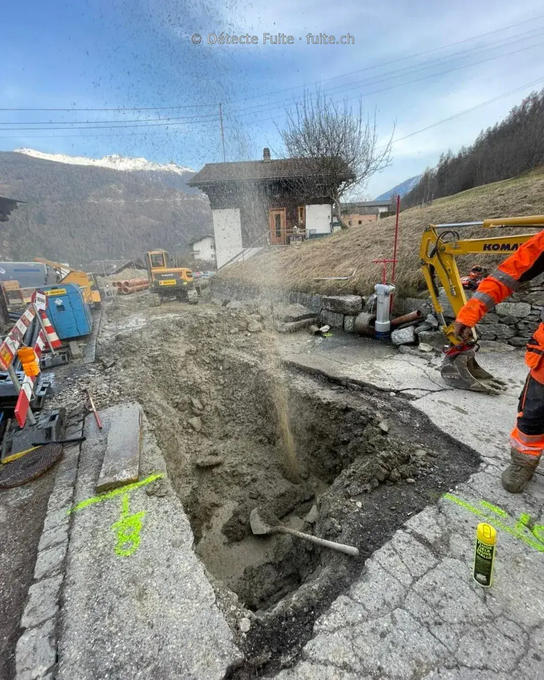 Ouverture de chantier avec une conduite visible et du matériel à proximité
